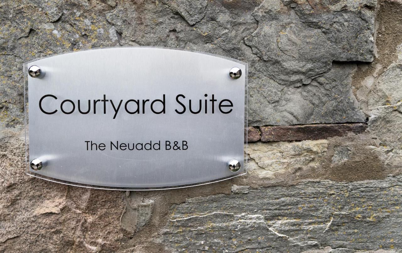 Neuadd B&B Suites คริกเฮาเวลล์ ภายนอก รูปภาพ