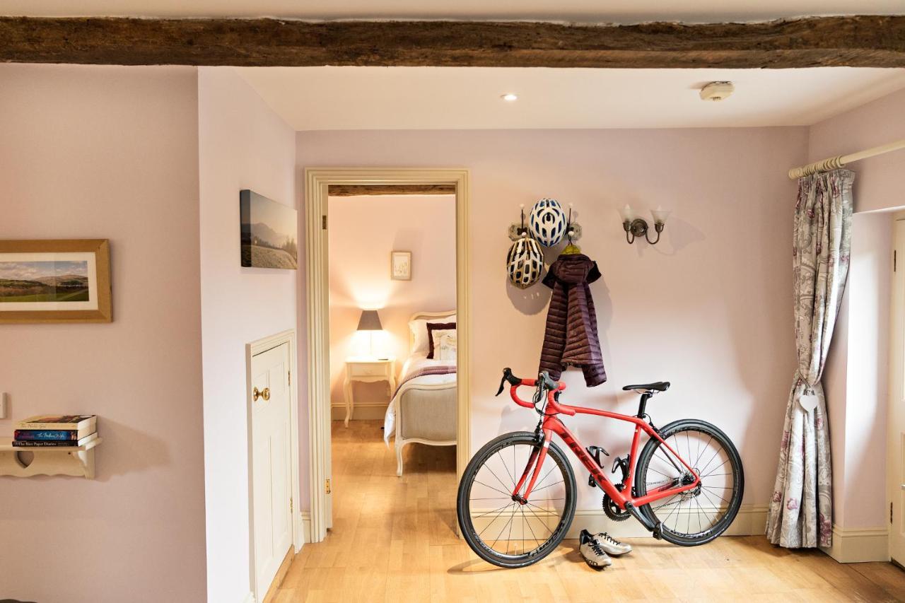 Neuadd B&B Suites คริกเฮาเวลล์ ภายนอก รูปภาพ