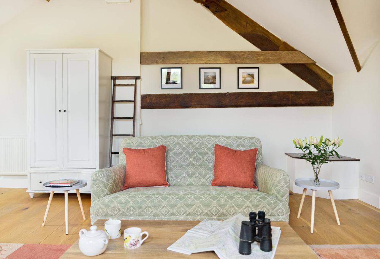 Neuadd B&B Suites คริกเฮาเวลล์ ภายนอก รูปภาพ