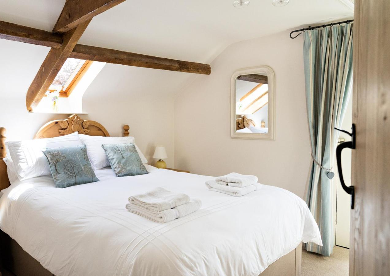 Neuadd B&B Suites คริกเฮาเวลล์ ภายนอก รูปภาพ